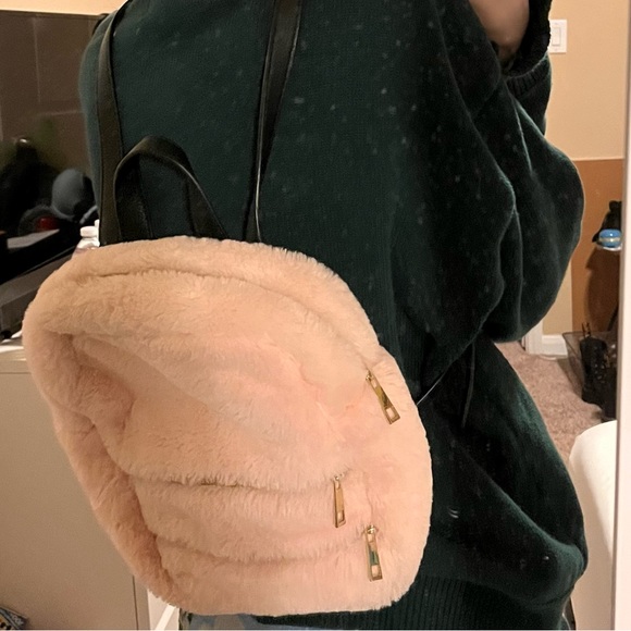 Pink fluffy mini backpack - Picture 3 of 8